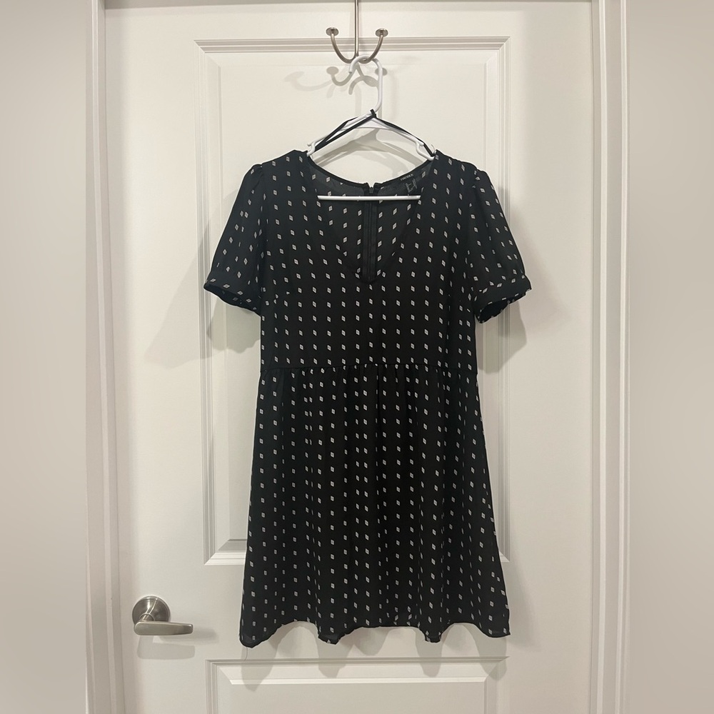 Forever 21 Black and White Shift Dress